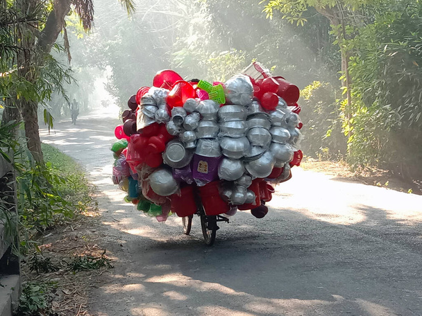 produits de vaisselle multiples sur vélo sur route pour les entreprises - Photo, image