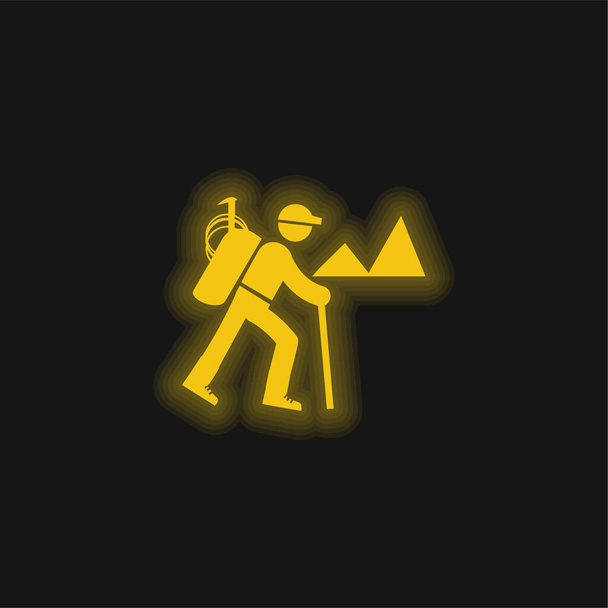 Backpacker Wandern gelb leuchtende Neon-Symbol - Vektor, Bild