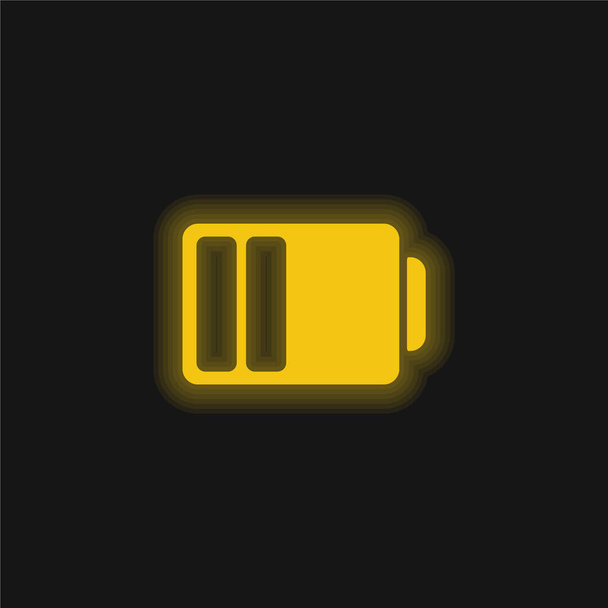 État de la batterie avec demi-puissance jaune brillant icône néon - Vecteur, image