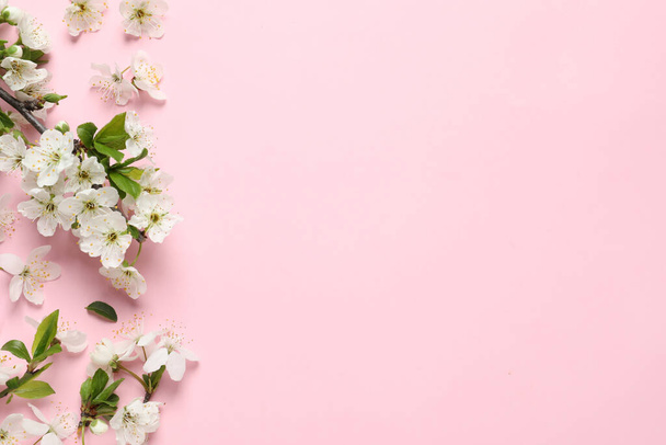 Blossoming spring tree branch and flowers as border on pink background, flat lay. Space for text - Fotoğraf, Görsel