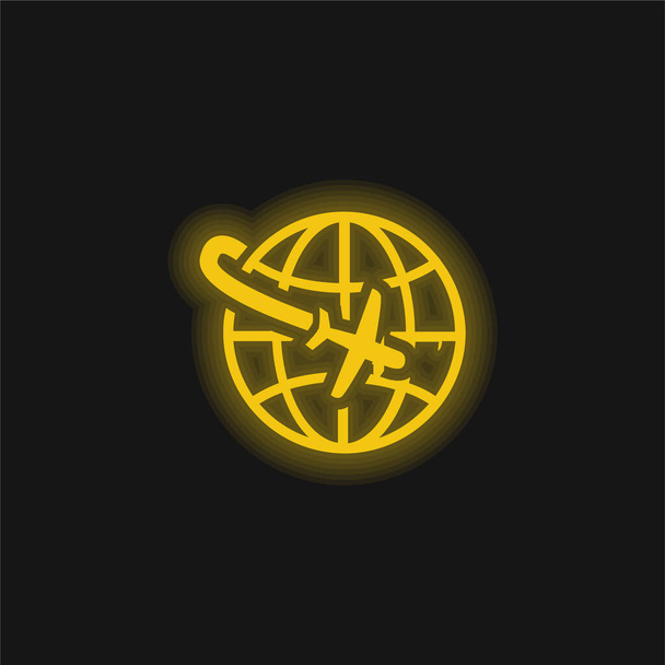 Полет самолёта вокруг планеты жёлтая сияющая неоновая икона - Вектор,изображение