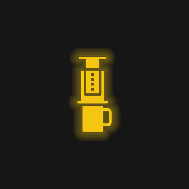 Aeropress geel gloeiend neon pictogram - Vector, afbeelding