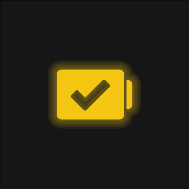 Batería con signo de verificación amarillo brillante icono de neón - Vector, Imagen