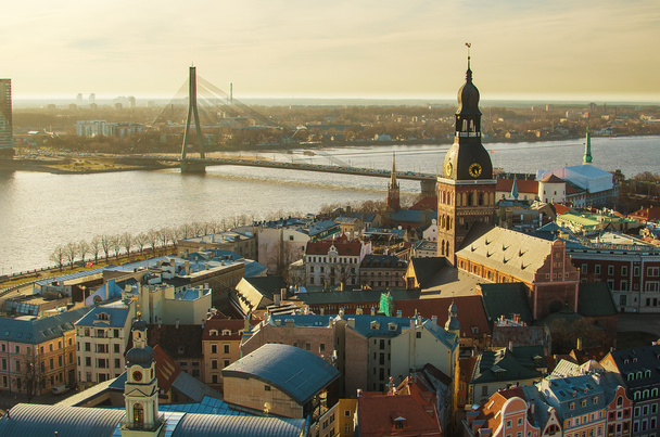 Vieille ville de Riga (Lettonie) dans la soirée
 - Photo, image