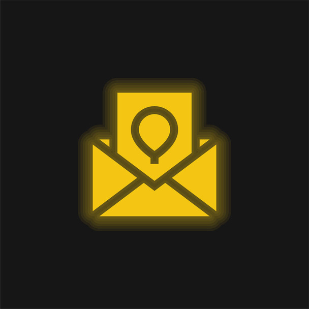 Narozeninová karta žlutá zářící neonová ikona - Vektor, obrázek