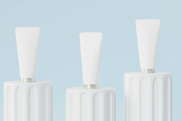 Mockup Lotion Tube für Kosmetikprodukte, Vorlage oder Werbung auf Säulenpodest, minimale 3D-Darstellung - Foto, Bild