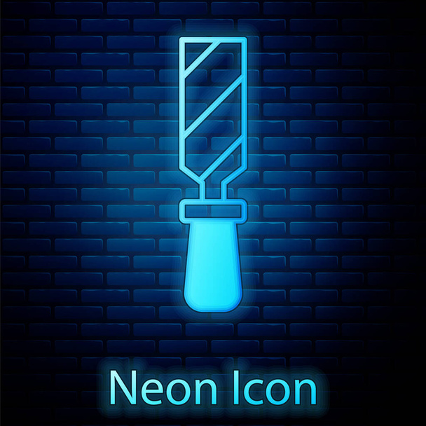 Brilhante neon Rasp ícone de arquivo de metal isolado no fundo da parede de tijolo. Rasp para trabalhar com madeira e metal. Ferramenta para bancada, oficina. Vetor - Vetor, Imagem