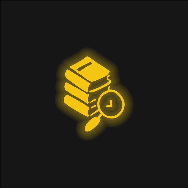 Boeken Hand getrokken Stack geel gloeiende neon pictogram - Vector, afbeelding