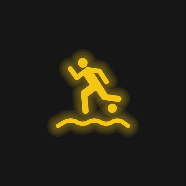 Joueur de football de plage courir avec le ballon sur le sable jaune néon brillant icône - Vecteur, image