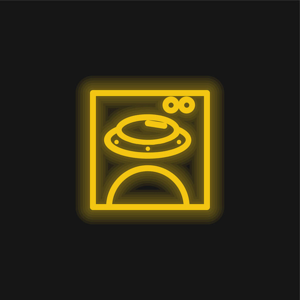Bear Image On Square Box yellow glowing neon icon - Vector, Image
