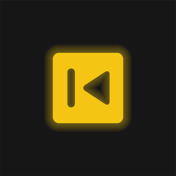 Botón trasero amarillo brillante icono de neón - Vector, Imagen