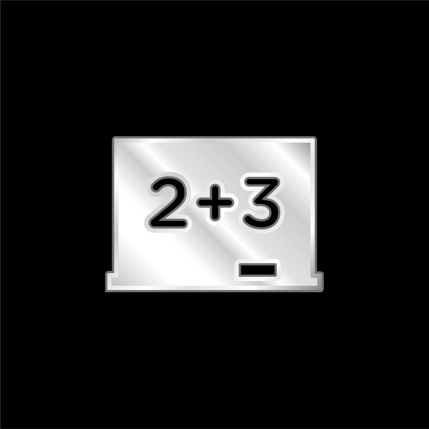 Blackboard με μαθηματικούς βασικούς υπολογισμούς επάργυρο μεταλλικό εικονίδιο - Διάνυσμα, εικόνα