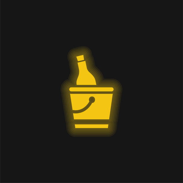 ボトルとアイスバケツ黄色の輝くネオンアイコン - ベクター画像