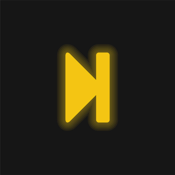 Voorwaarts Knop geel gloeiende neon pictogram - Vector, afbeelding