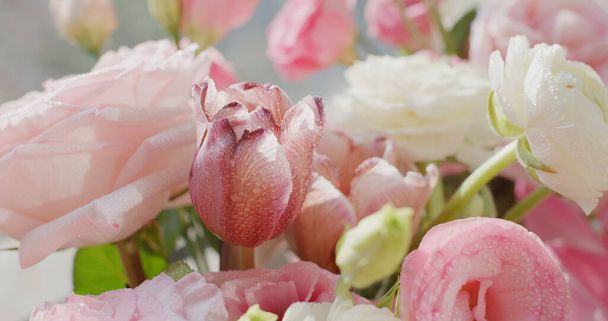 Belo buquê de flores em casa - Foto, Imagem