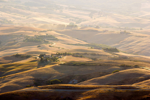 vista del paisaje típico de Toscana en verano, Italia
 - Foto, imagen