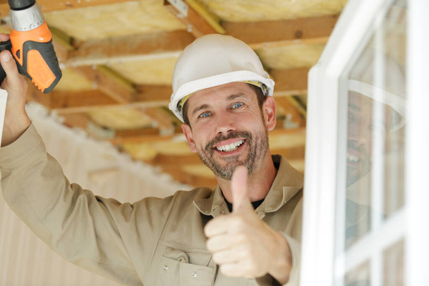 a builder showing thumb up - Foto, immagini
