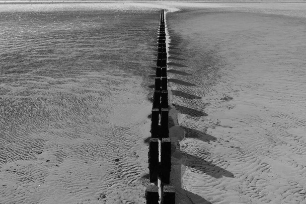 Groynes sur la plage à Bridlington, Royaume-Uni. - Photo, image