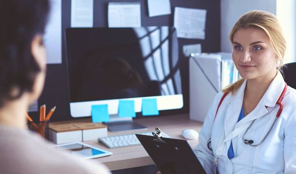 Woman doctor explaining diagnosis to her female patient - Fotografie, Obrázek