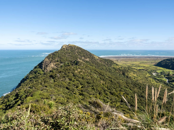 AUCKLAND, NEW ZEALAND - May 03, 2021: Nahana Point summit at Omanawanui Track, Whatipu, Auckland, New Zealand - Zdjęcie, obraz