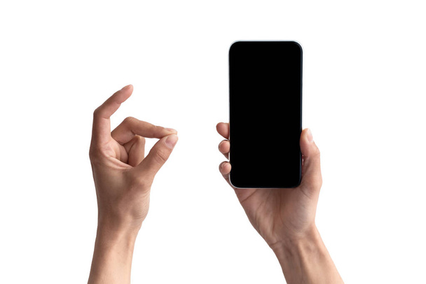 Pov van vrouwelijke holding smartphone met leeg scherm, tonen ok - Foto, afbeelding