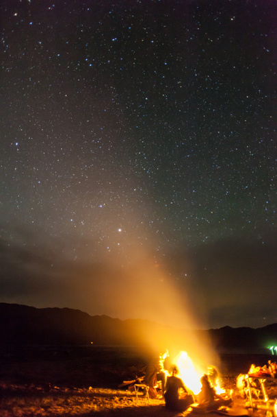 yö retkeily tähtien alla Vuoret
 - Valokuva, kuva
