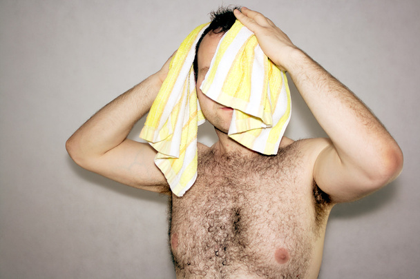Man dries head towel - Foto, Imagem