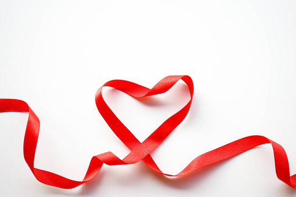 red ribbon on a white background - Φωτογραφία, εικόνα