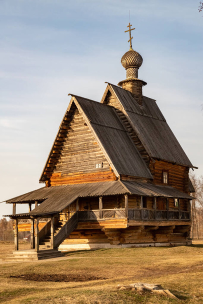 Oude houten Sint Nicolaaskerk op het grondgebied van het Suzdal Kremlin. De kerk van St. Nikola in Suzdal. - Foto, afbeelding