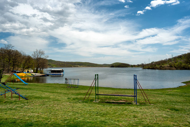 Bor-tó (Borsko jezero), egy mesterséges tó Kelet-Szerbiában, Bor város közelében - Fotó, kép