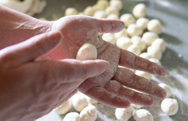 The process of making homemade dumplings. Kneading the dough. Women's hands. Dumplings, pielmieni, ravioli - Foto, Imagem