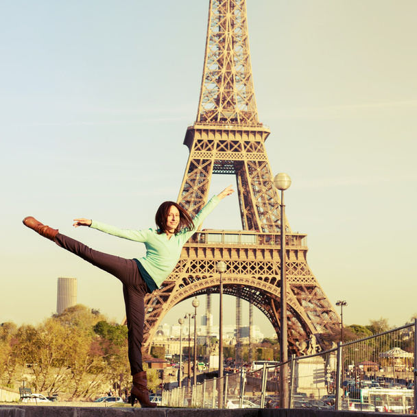 Paris'te bale bir çekici kız - Fotoğraf, Görsel