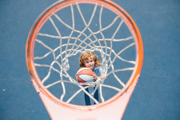 Child playing basketball. Activity and sport for kids. - Φωτογραφία, εικόνα