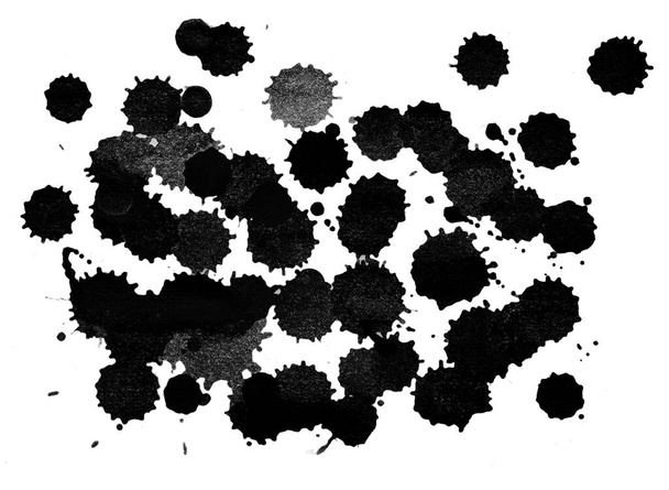 Μαύρο μελάνι πιτσιλάει και πέφτει σε λευκό φόντο. Αφηρημένη κρύα χρώμα βούρτσα χρώμα χαρτί υφή κόκκου. διαδρομή αποκοπής. - Φωτογραφία, εικόνα