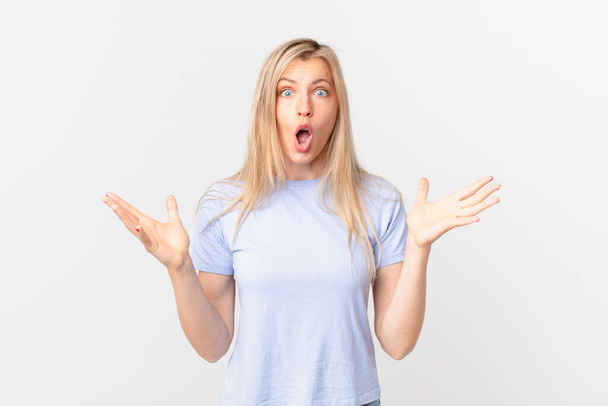 young blonde woman feeling extremely shocked and surprised - Fotografie, Obrázek