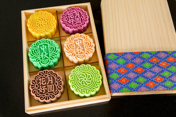 Çin festivali, aile toplantısı sonbahar ortası festivali, ay çöreği şeklinde sabun hediye kutusu. - Fotoğraf, Görsel