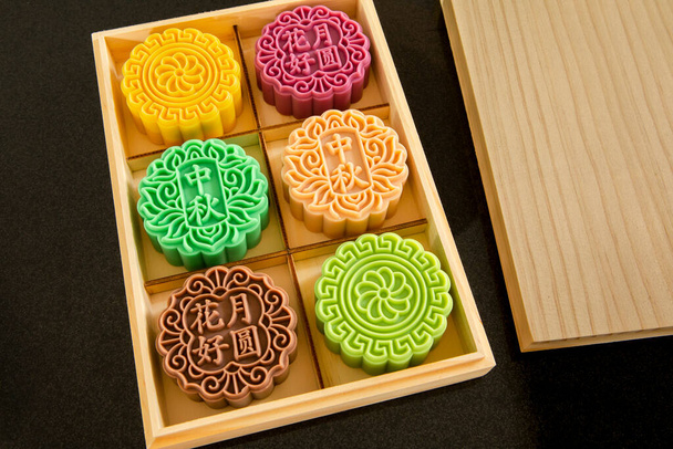 Китайский фестиваль, воссоединение семьи в середине осени, мыльная коробка в форме торта - Фото, изображение