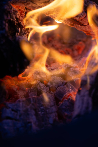 A vertical shot of flaming bonfire - Φωτογραφία, εικόνα