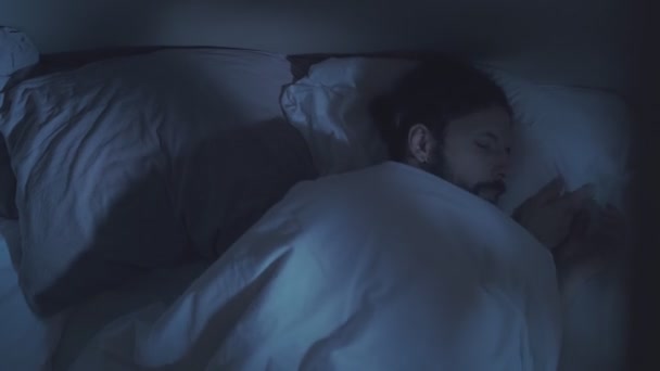 night terror trouble sleeping disturbed man in bed - Felvétel, videó