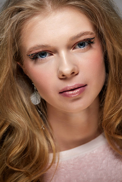 portrait of beautiful blonde woman with pink makeup - Fotó, kép