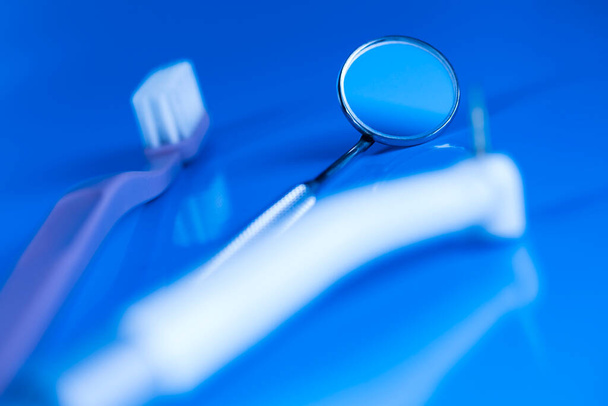 Medycyna stomatologiczna, zestaw narzędzi sprzętowych - Zdjęcie, obraz