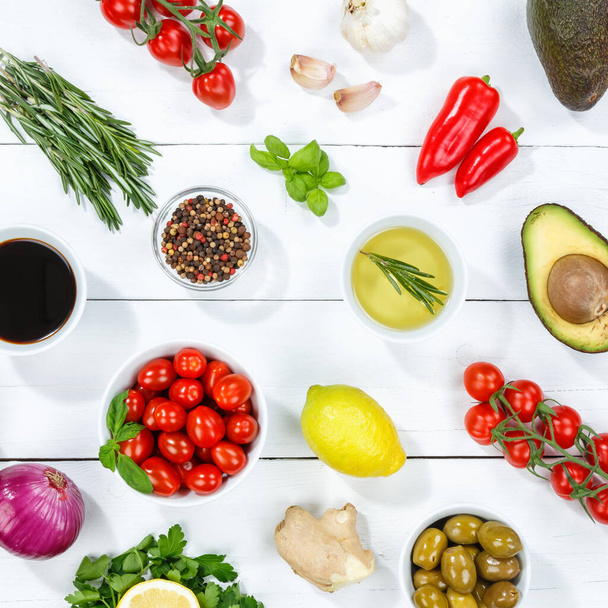 Alimento vegano saludable fondo limpio comer vegetariano orgánico en una tabla de madera al cuadrado - Foto, Imagen