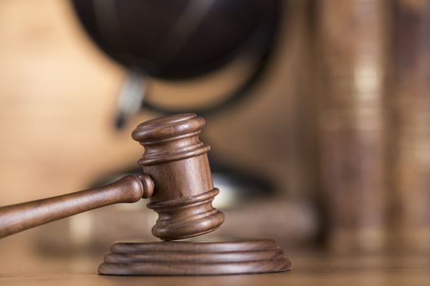 Globe background, Νόμος θέμα, σφυρί του δικαστή, ξύλινο σφυρί - Φωτογραφία, εικόνα