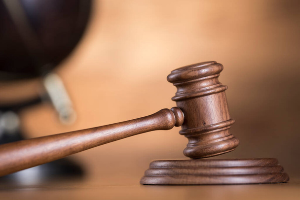Globe, Νόμος θέμα, σφυρί του δικαστή, ξύλινο σφυρί - Φωτογραφία, εικόνα