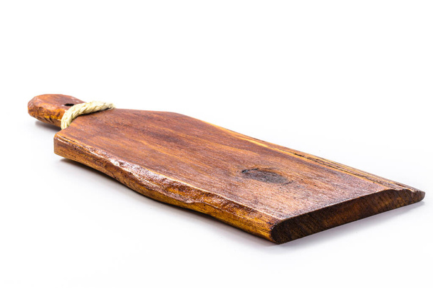Keukengerei, vintage houten snijplank, geïsoleerde witte achtergrond - Foto, afbeelding
