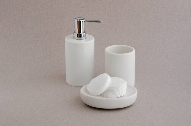 Bath set white bottle and cotton pads on a clean background. Hygiene and health concept. - 写真・画像