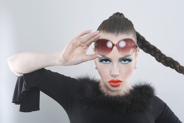 Stylish Woman With Beauty Makeup and Sunglasses - Fotó, kép