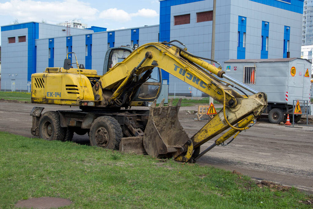 yellow excavator, road works, asphalt paving, workers, - Photo, Image