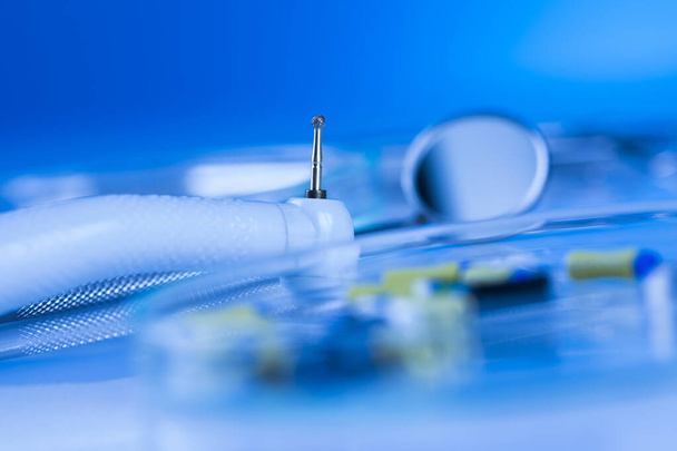 Зубная медицина, набор инструментов - Фото, изображение