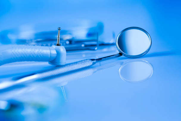 Equipos de estomatología para el cuidado dental - Foto, imagen